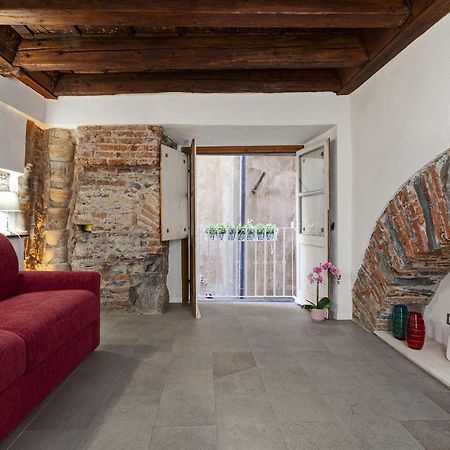 Wood And Stone Apartment In The Historical Center Genoa Exterior photo