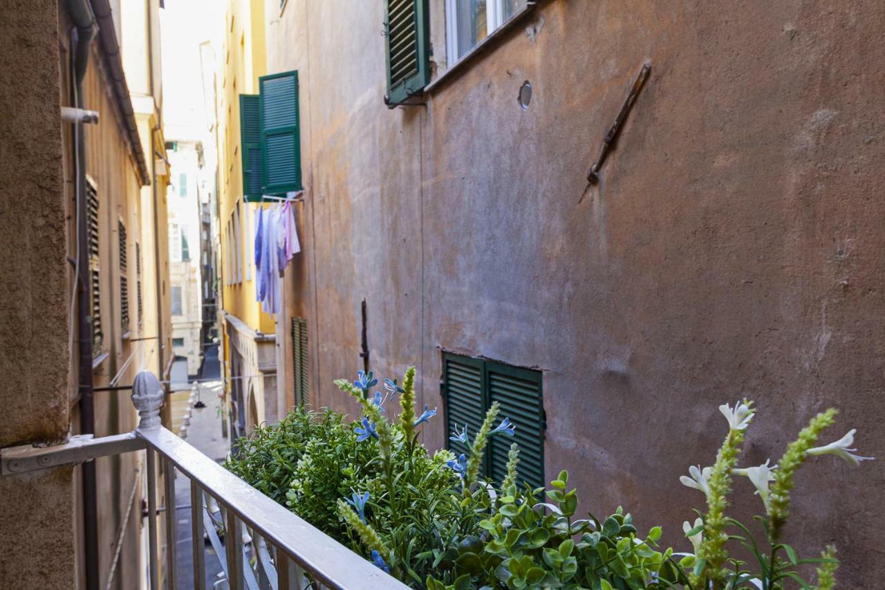 Wood And Stone Apartment In The Historical Center Genoa Exterior photo
