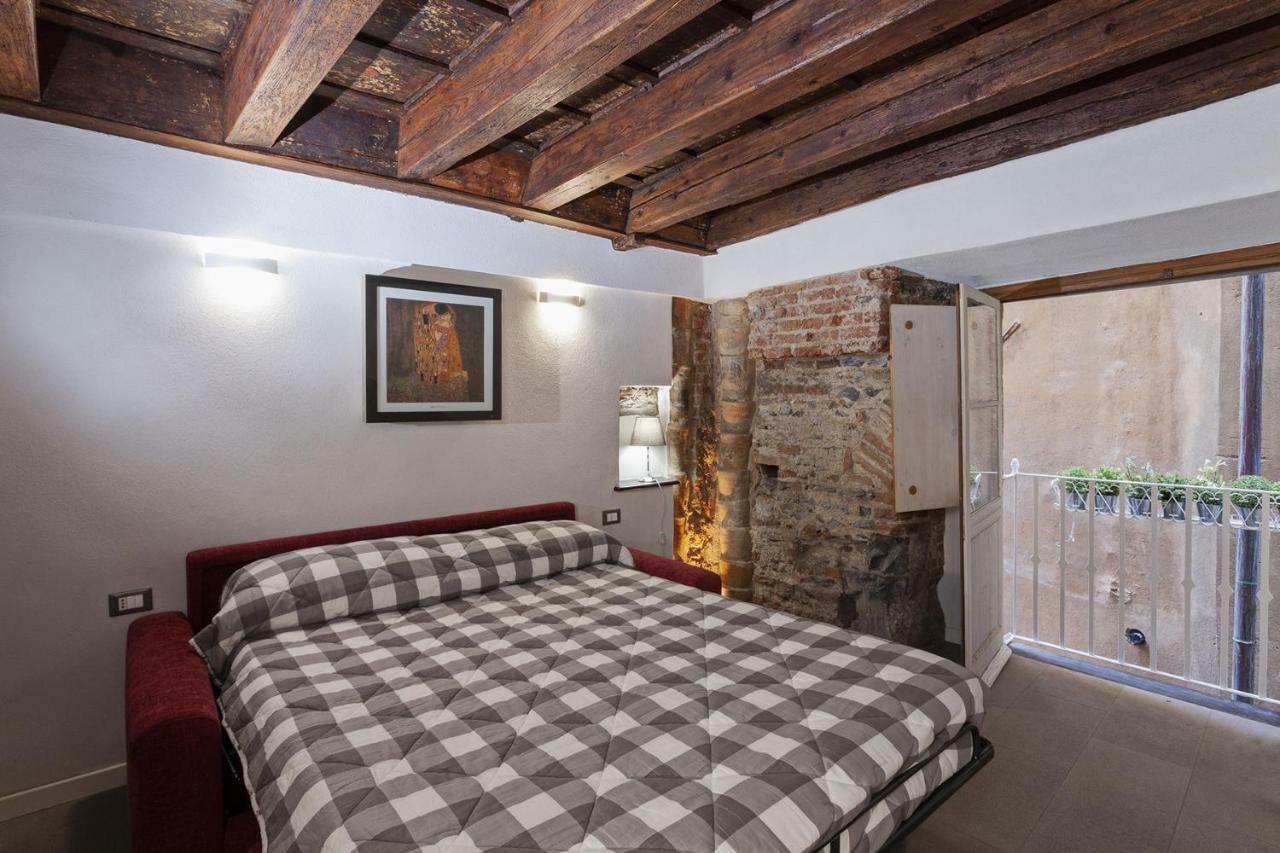 Wood And Stone Apartment In The Historical Center Genoa Exterior photo
