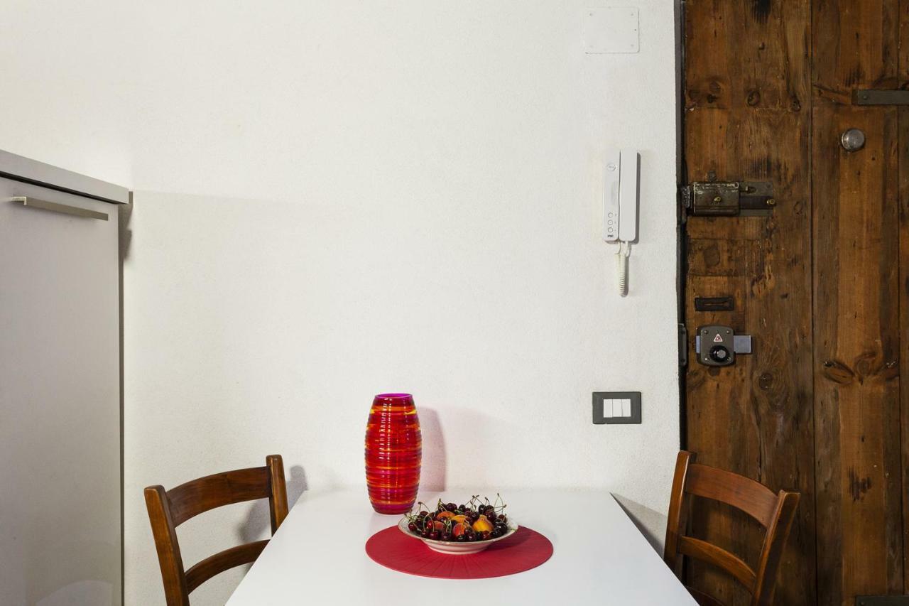Wood And Stone Apartment In The Historical Center Genoa Exterior photo
