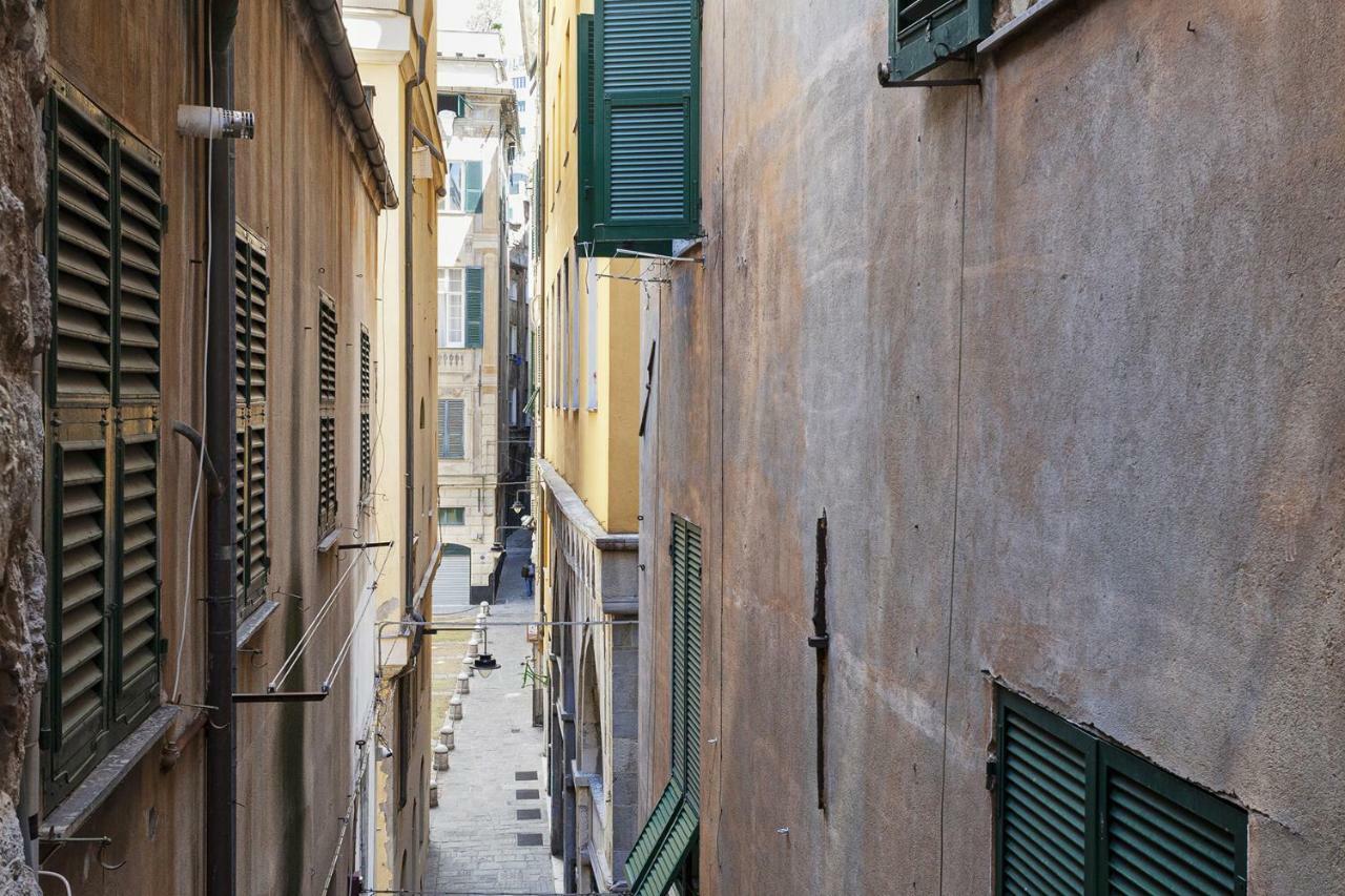 Wood And Stone Apartment In The Historical Center Genoa Exterior photo