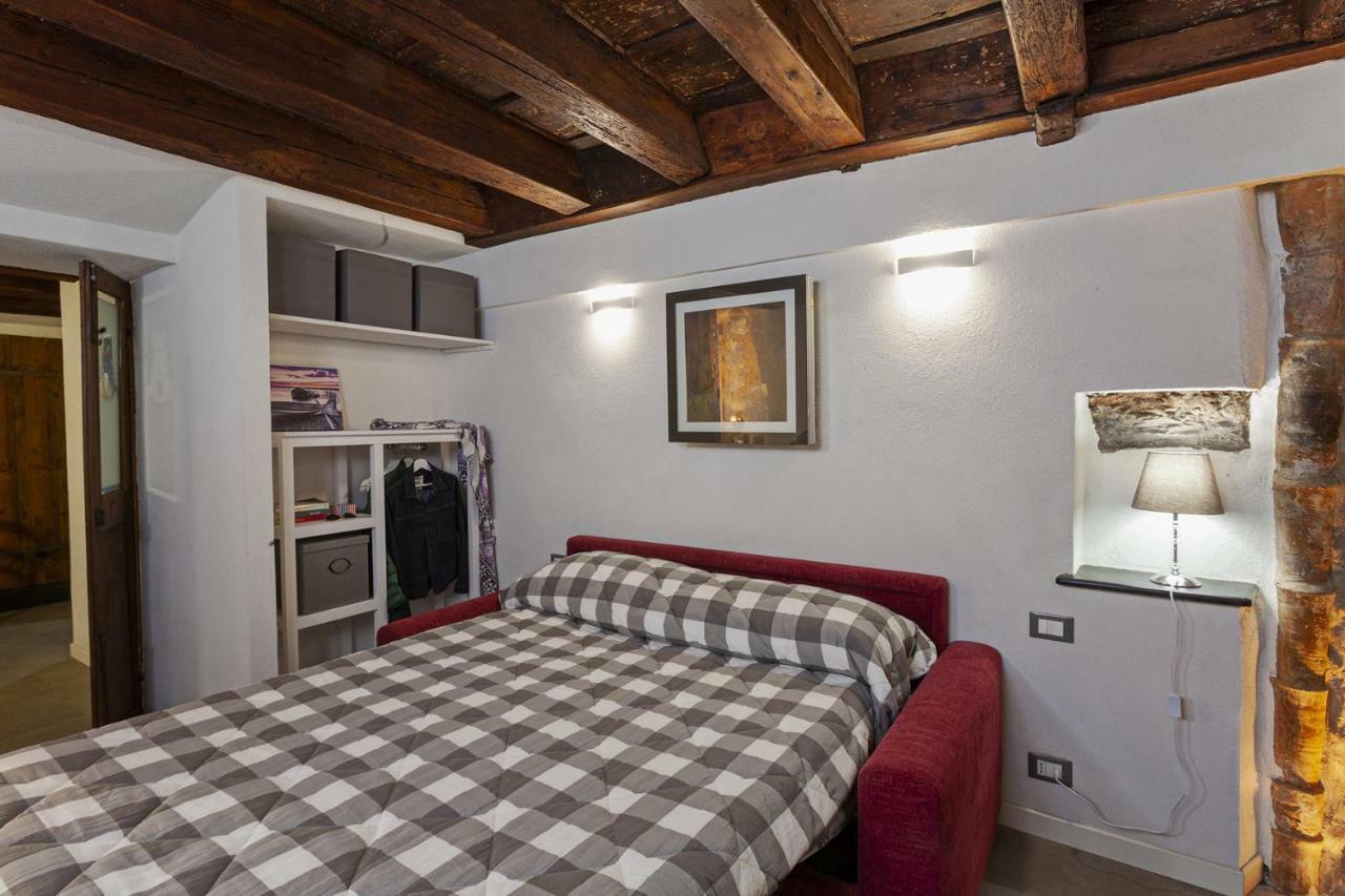 Wood And Stone Apartment In The Historical Center Genoa Exterior photo